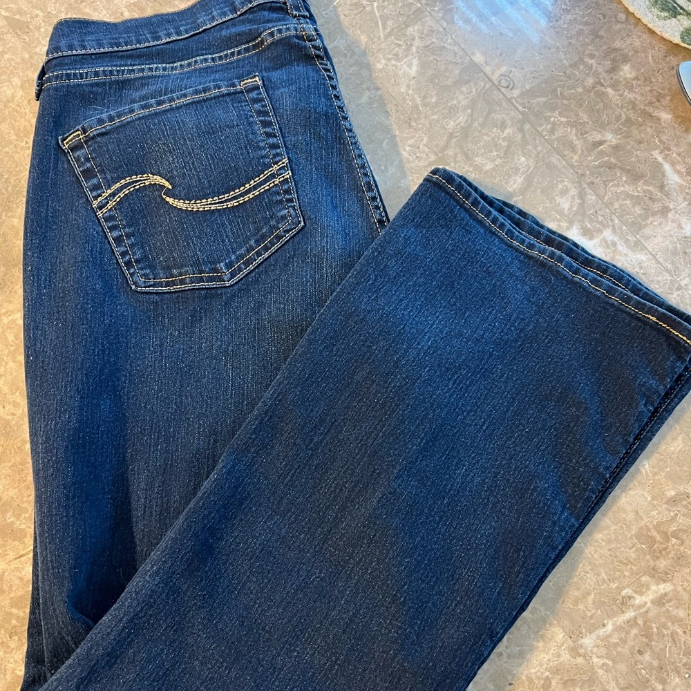 Levi curvy boot cut
